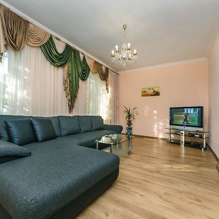 Two Bedroom Apartment On Liuteranska Street Kyiv Exterior photo